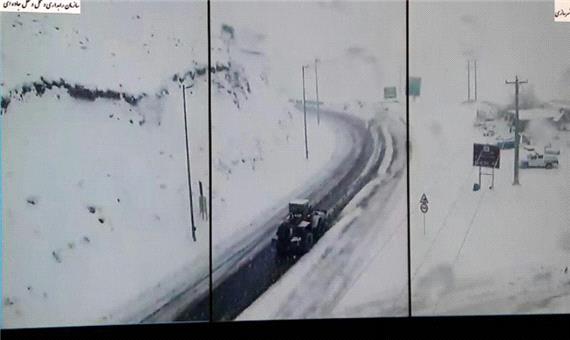 بارش برف و تگرگ جاده های مازندران را لغزنده کرد