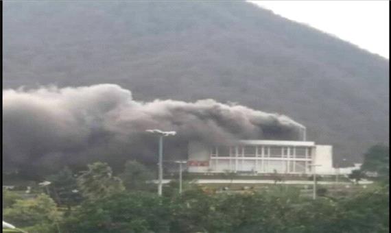 سالن آمفی تئاتر سینمای هتل رامسر در آتش می‌سوزد + فیلم