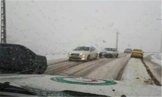 بارش برف و باران در جاده‌ های 12 استان کشور