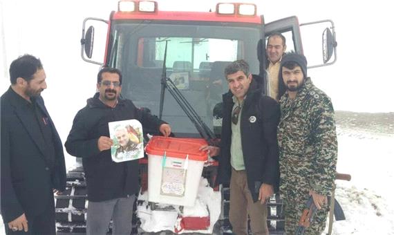 گذر صندوق‌های رای مازندران از برف و کولاک