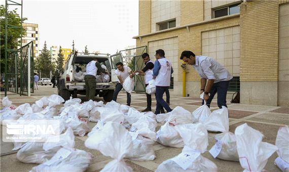 خادمان اماکن مذهبی مازندران 20 هزار ماسک و بسته بهداشتی توزیع کردند