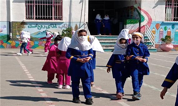غلبه شوق تحصیل بر بیم کرونا در مدارس مازندران