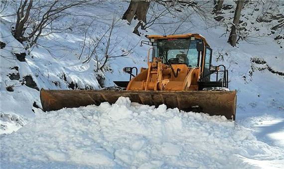 برف راه  حدود 60 روستای چالوس و کلاردشت را مسدود کرد