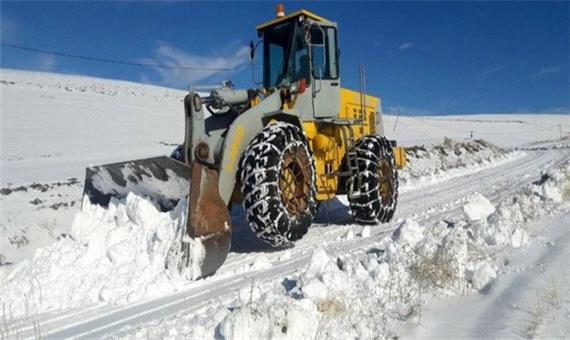 برف راه 60روستای چالوس و کلاردشت را مسدود کرد