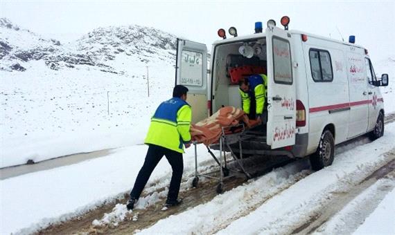 28 بیمار در راه مانده برف و کولاک به مراکز درمانی منتقل شدند