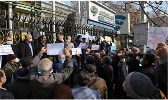 بازنشستگان تامین اجتماعی مقابل وزارت کار تجمع کردند