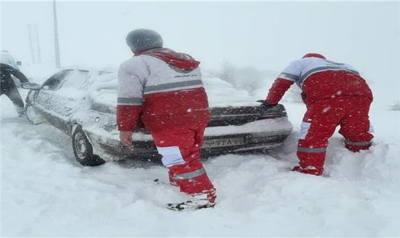 هلال احمر مازندران به یکهزار نفر گرفتار در برف امدادرسانی کرد