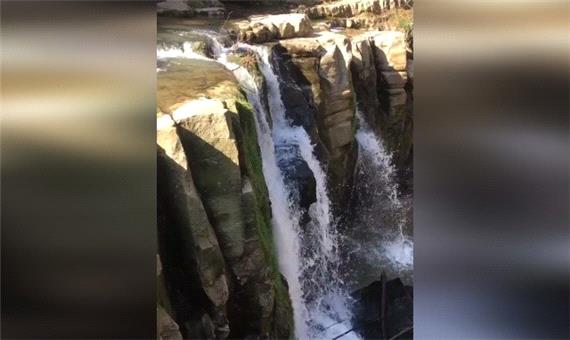 آبشار درازکش یکی از زیبایی های ایران + فیلم