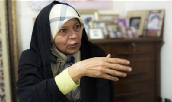 فائزه هاشمی: شورای نگهبان باید لاریجانی را حفظ می کرد/همتی نباید کم بیاورد