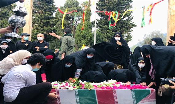 آیین وداع با یک شهید گمنام دفاع مقدس در رامسر برگزار شد