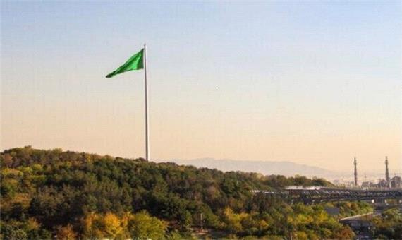بزرگترین پرچم کشور در شب عید غدیر سبز شد