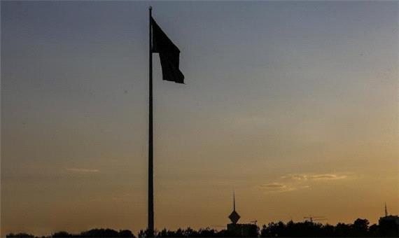 پرچم 1000 متری «یا حسین» بر فراز شهر تهران به اهتزاز درآمد