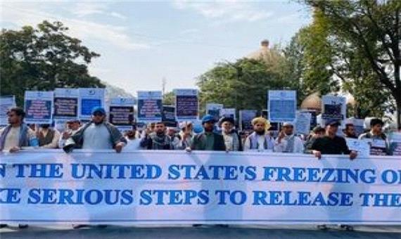 تظاهرات مردم کابل علیه تحریم دارایی‌های افغانستان توسط آمریکا