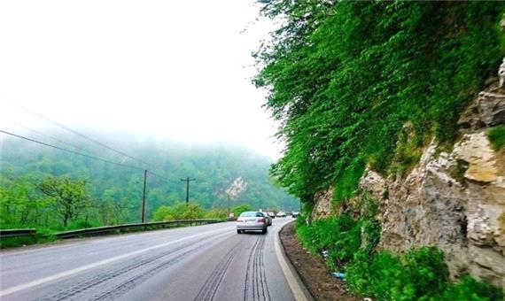 باران در جاده‌های مازندران/وضعیت ترافیکی جاده کندوان پرحجم است