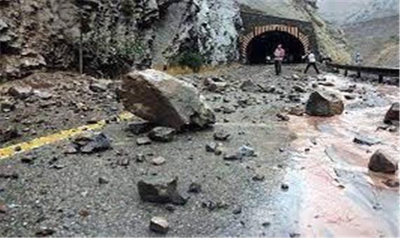 خطر ریزش سنگ در محور‌های کوهستانی مازندران