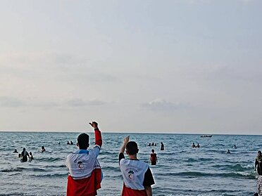 نجات ۳۵۵ نفر از امواج مرگبار خزر