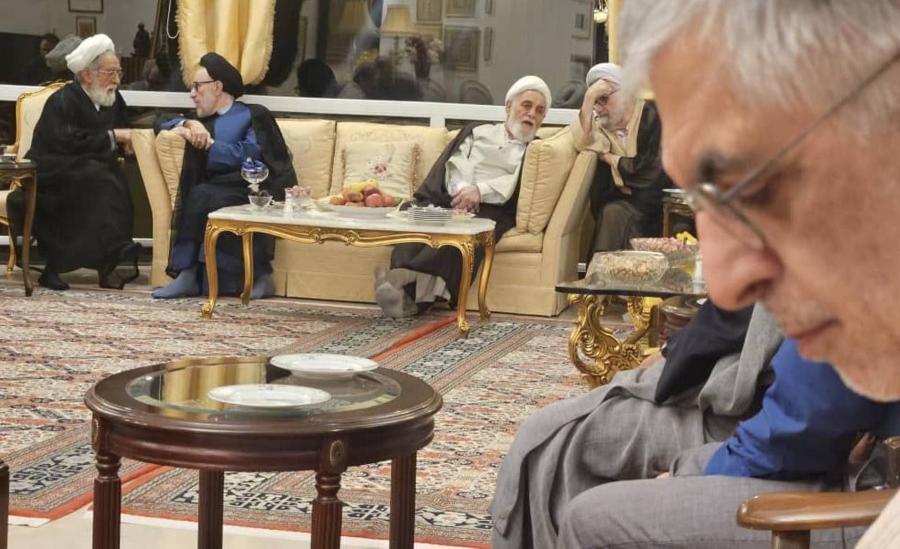 دیدار چهره‌های سیاسی در منزل کرباسچی / خاتمی، کروبی، ناطق نوری، عبدالله نوری و مسیح مهاجری از جمله حاضران در دیدار بودند