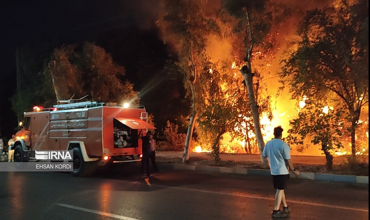 مرکز تخلیه و دپوی نخاله در بابل دچار آتش‌سوزی شد