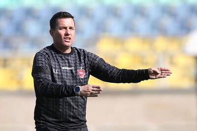 حضور دو دستیار اوسمار در کنارش هنگام ورود به ایران