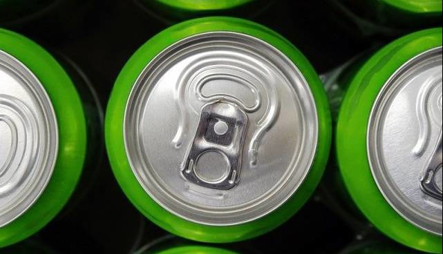 هشدار پزشکان درباره مصرف زیاد نوشابه‌های انرژی‌زا