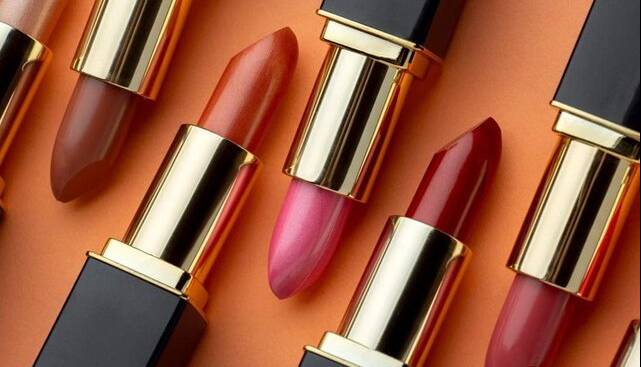 بلع ناخواسته رژلب و افزایش خطر جذب فلزات سنگین