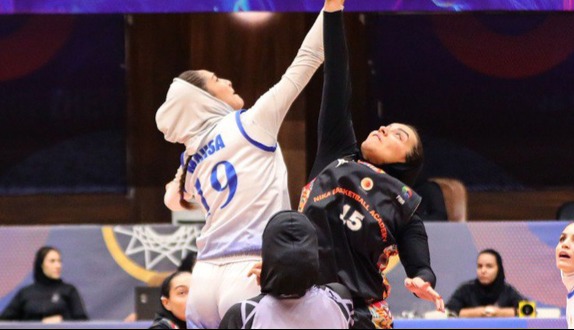 برگشت هواپیمای استقلالی‌ها از میانه راه