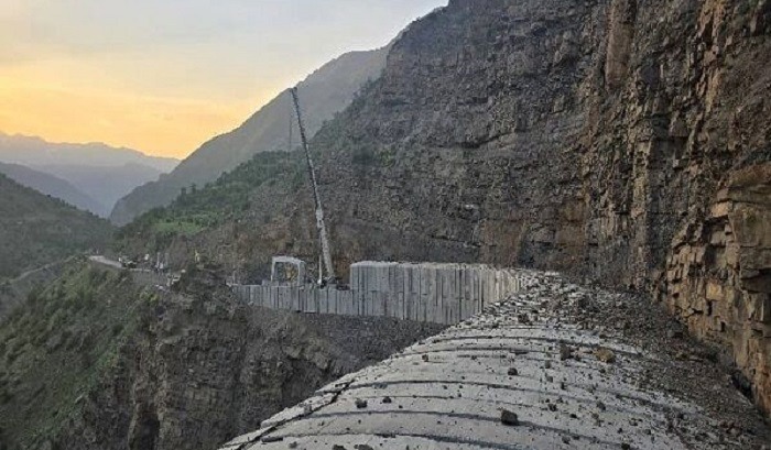 محور کندوان ایمن در برابر ریزش سنگ