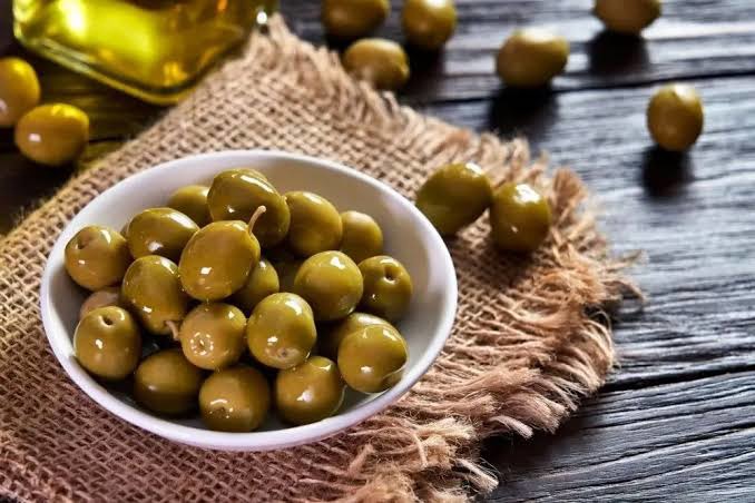 کنترل چربی خون با زیتون تلخ