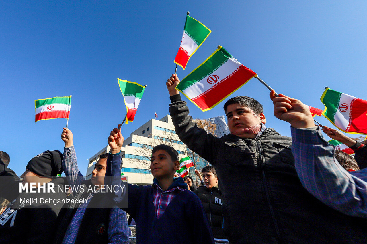 ضرورت بازخوانی دستاوردهای انقلاب برای نسل امروز