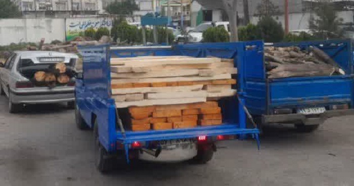 توقیف چهار دستگاه خودروی قاچاق چوب در آمل