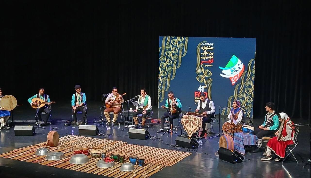 اجرای گروه «آوای تبری» موسیقی فولکلور هیچ وقت سیاسی نمی‌شود