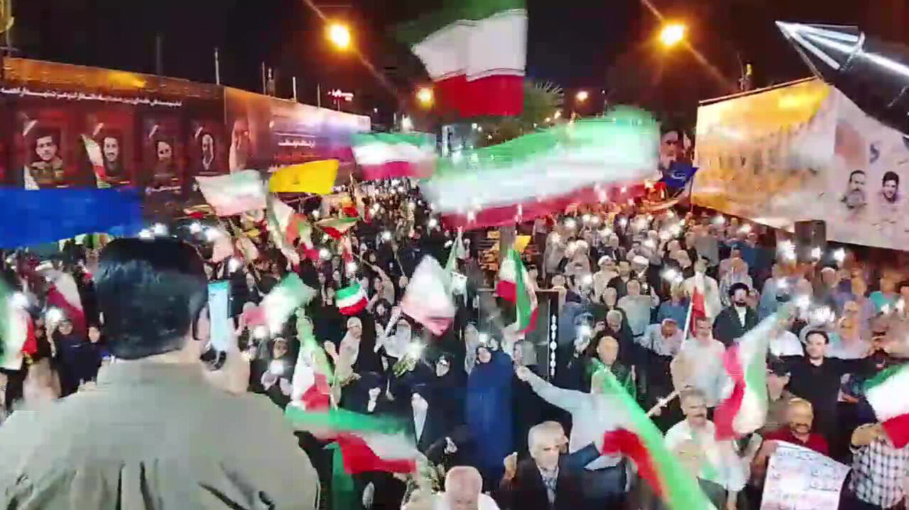 اجتماع و راهپیمایی شبانه مردم انقلابی نوشهر