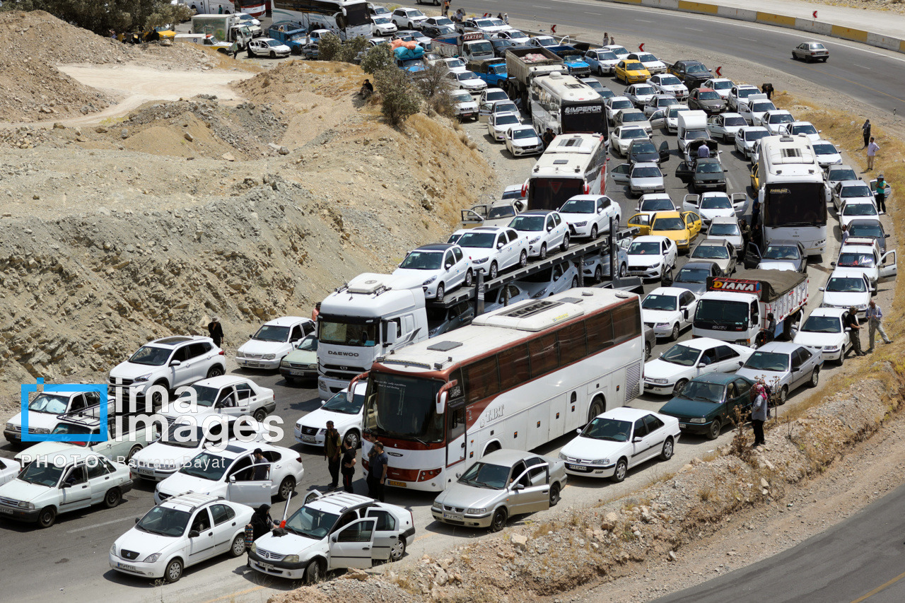 ترافیک سنگین در چالوس، هراز و آزادراه قزوین-کرج/ باران و مه‌ در محورهای شمالی