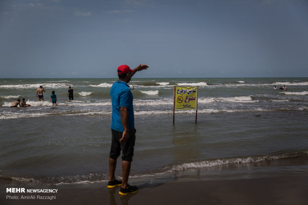 نجات ۱۹ شناگر از خطر غرق‌شدگی در سواحل بابلسر