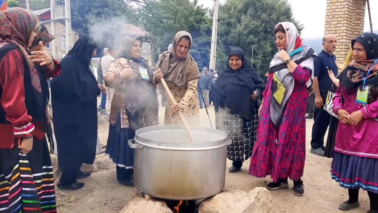 جشنواره هَلی تِرشی در روستای بالاده ساری