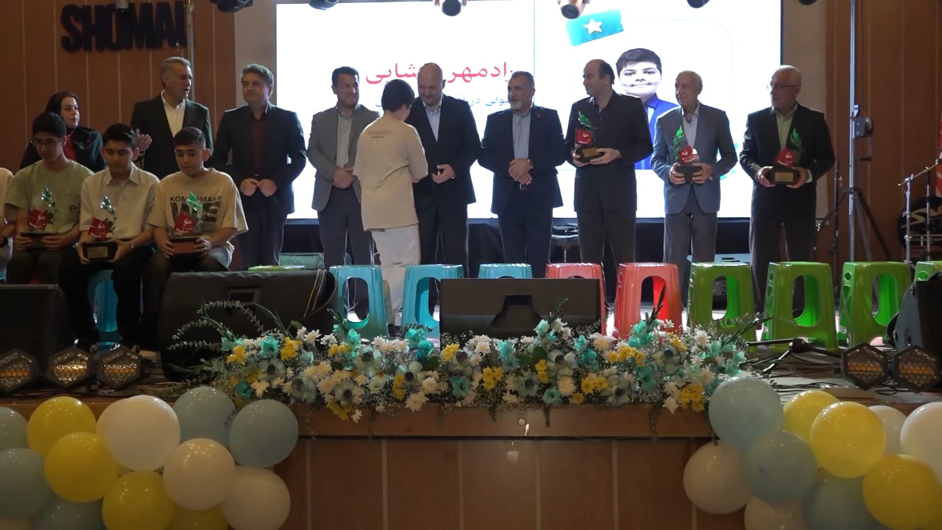 تجلیل از دانش آموزان افتخارآفرین آملی در المپیاد‌های ملی و استانی