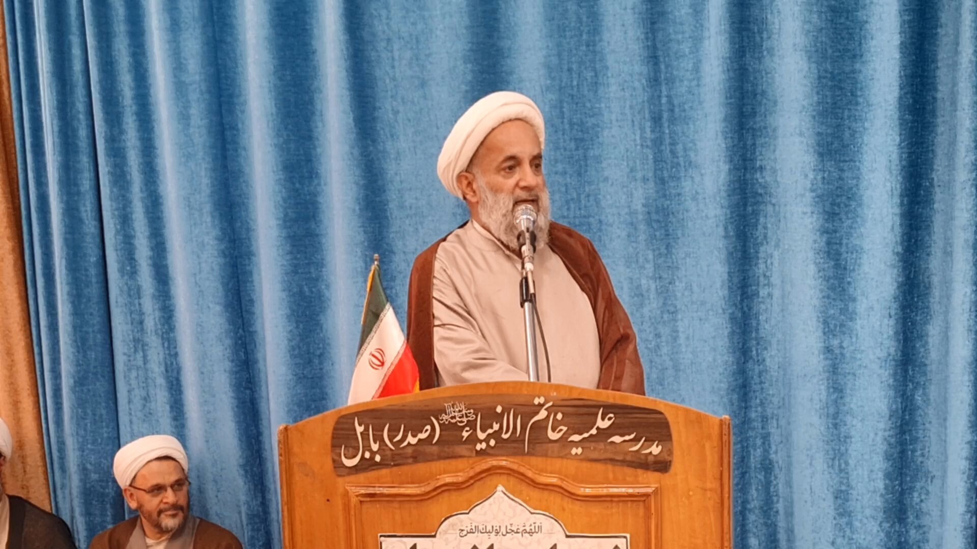 نقش علما و روحانیون در هدایت جامعه و ترویج ارزش‌های دینی