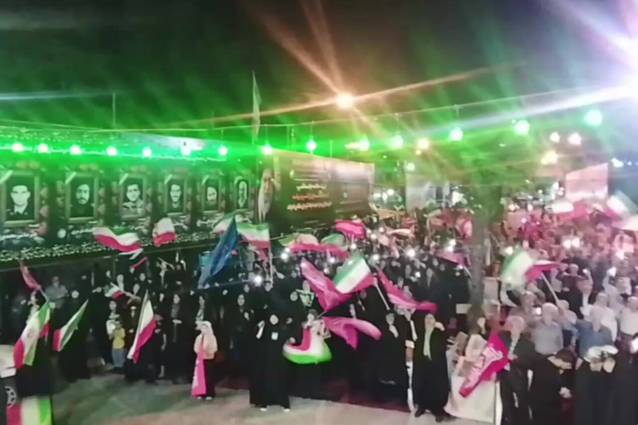 اجتماع پرشور مردم مازندران در شب ۲۱۴