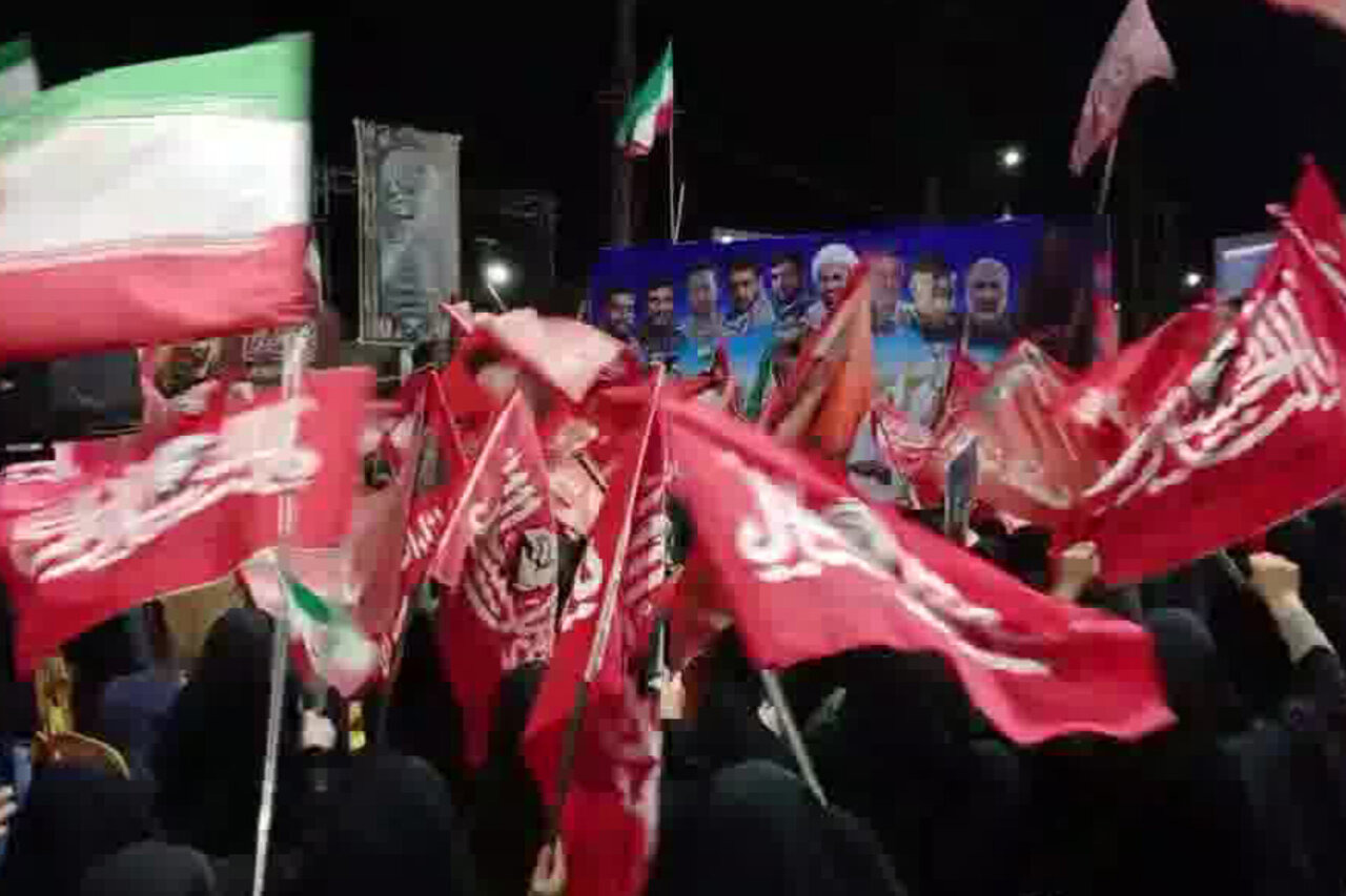 میدانداری مردم مازندران در اجتماع ۲۲۰