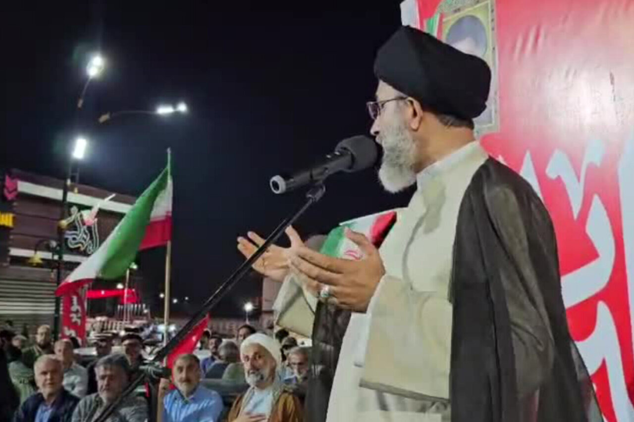 دشمن از شکل‌گیری نسلی توانمند برای تداوم مسیر انقلاب هراس دارد