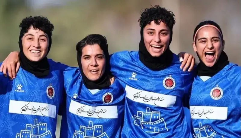 خاتون با آتش بازی در یک قدمی پرسپولیس